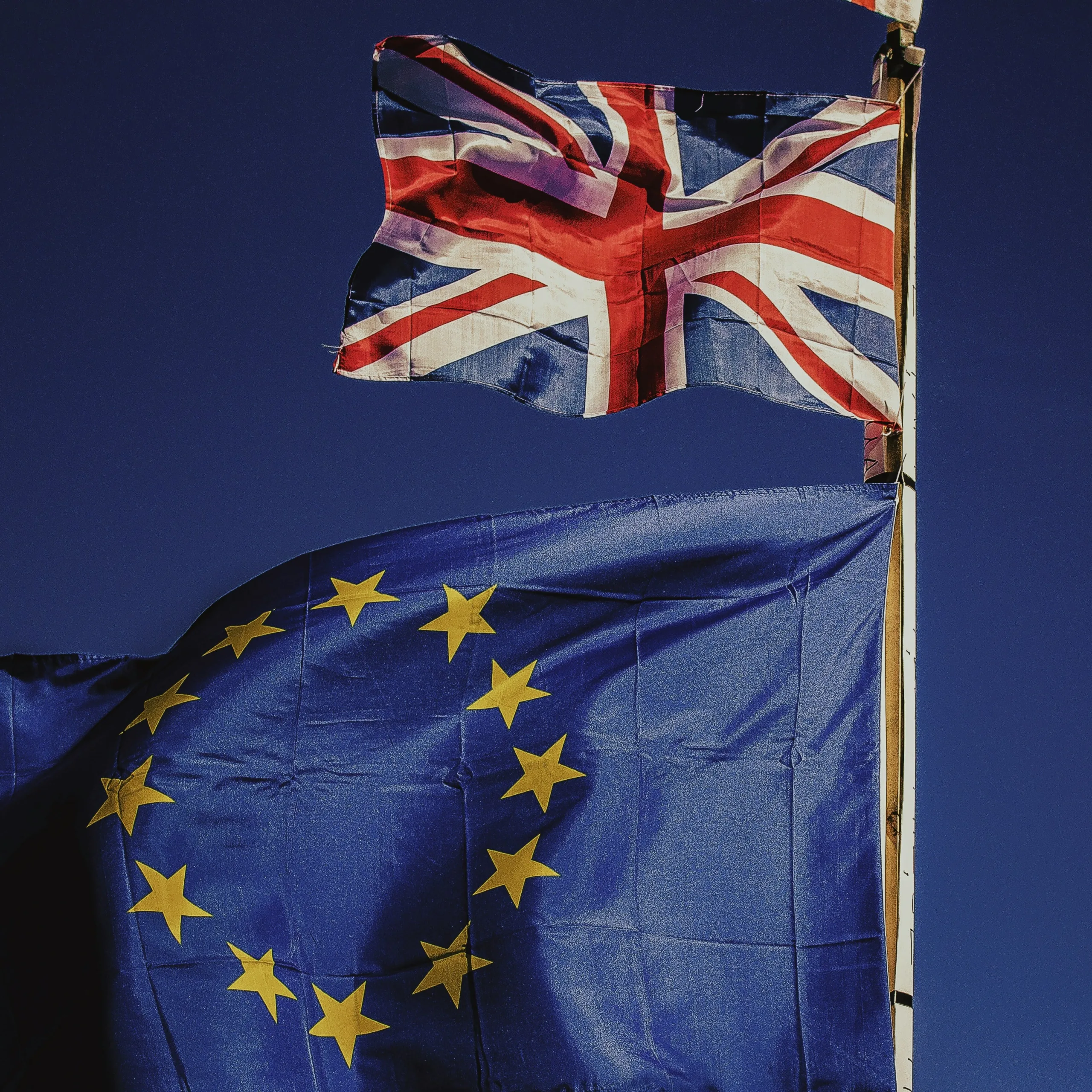 Brexit_rocco-dipoppa-yxDhneWz3vk-unsplash-min