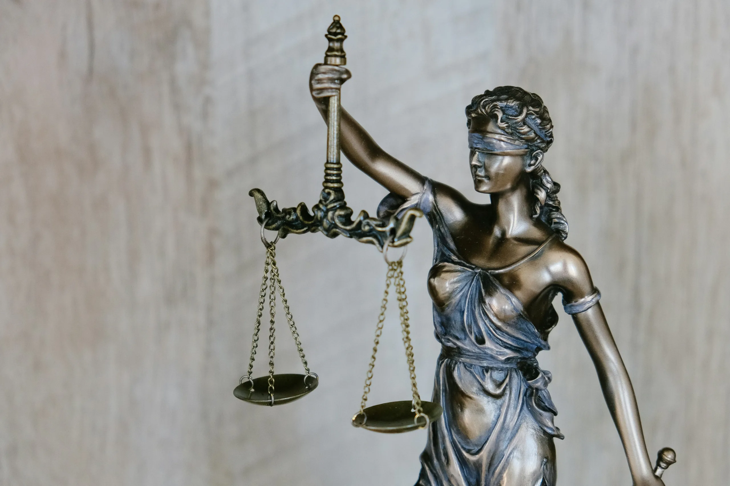 Scales of Justice_Law_tingey-injury-law-firm-DZpc4UY8ZtY-unsplash-min