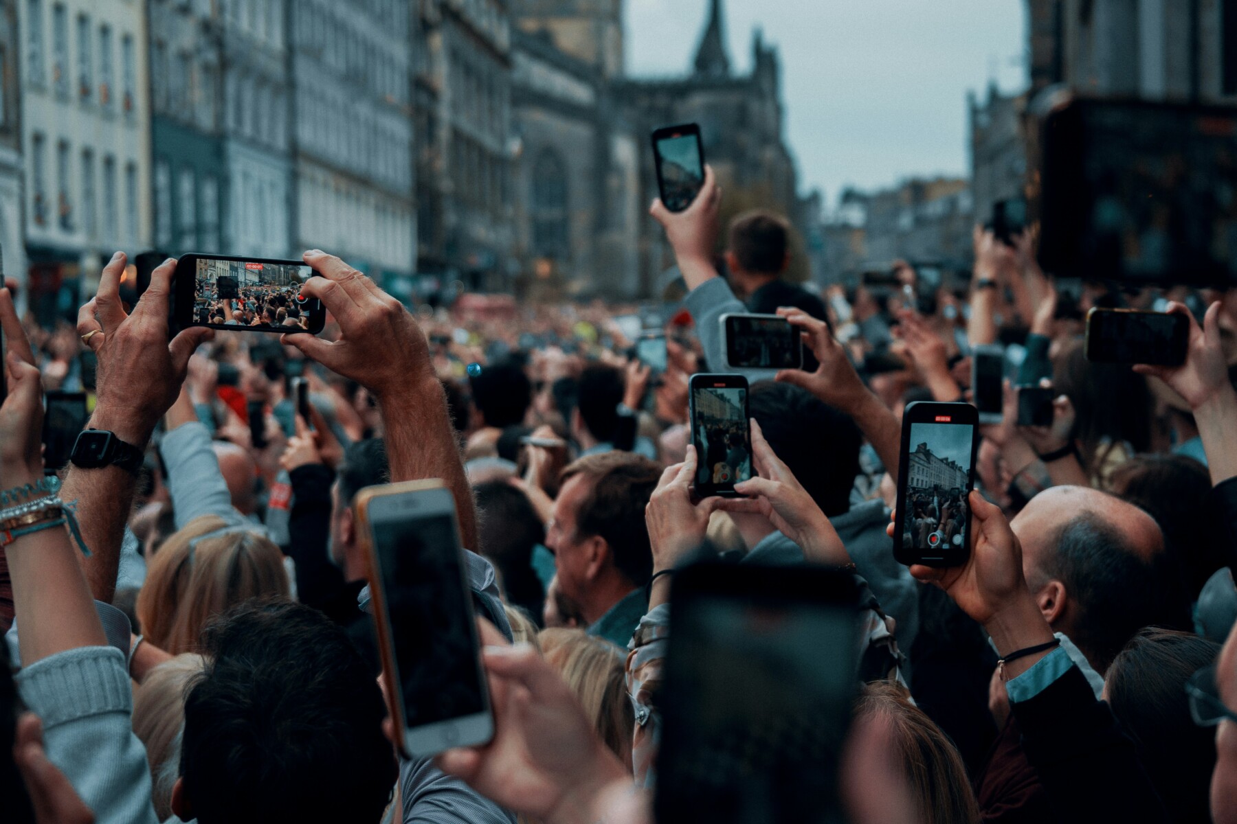 ross-sneddon-c-uhtlCHvfs-unsplash